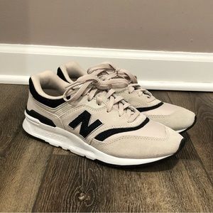 New Balance tennis shoes worn once